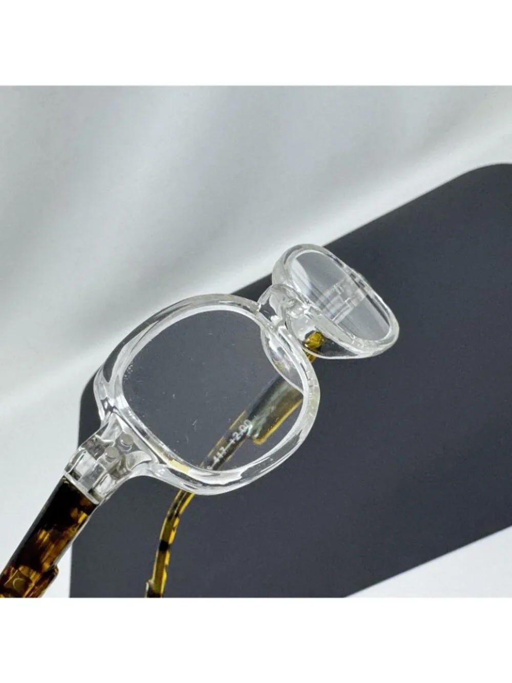 Peepers # 417 Reading Glasses +2.00 Clear Tortoise
